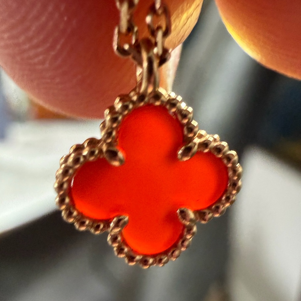 Van Cleef & Arpels Sweet Alhambra Necklace, 18K Rose Gold and Carnelian - Picture 12 of 13